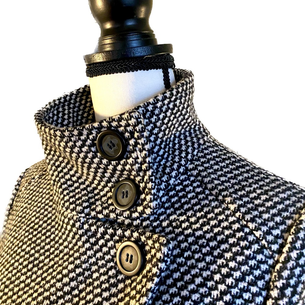 VINTAGE STYLISH BLACK AND WHITE CHECKERED PEACOAT MEDIUM